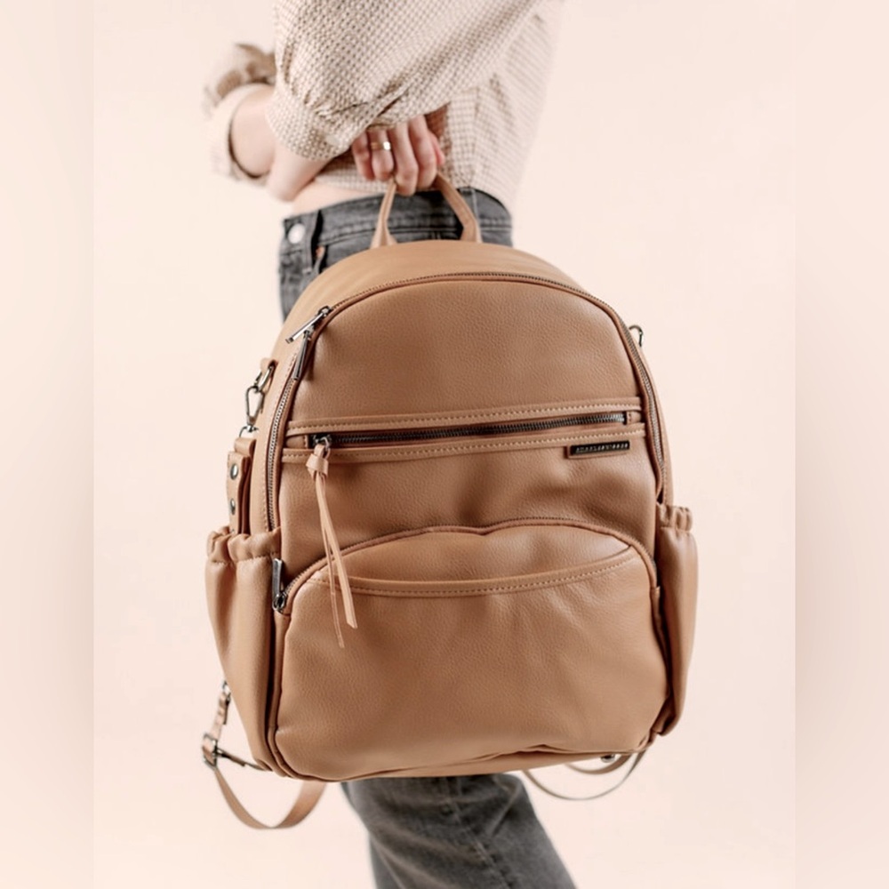 NWT Bubbles Kisses Karli Backpack in Dune